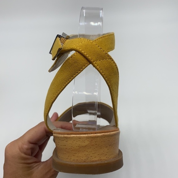 Reaction Kenneth Cole - Jolly Mustard Yellow Suede Open Toe Sandal Size 7.5 - Picture 12 of 15